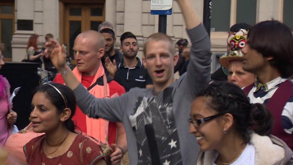 Hare Krishna devotees hand out cupcakes on 50th birthday - BBC News