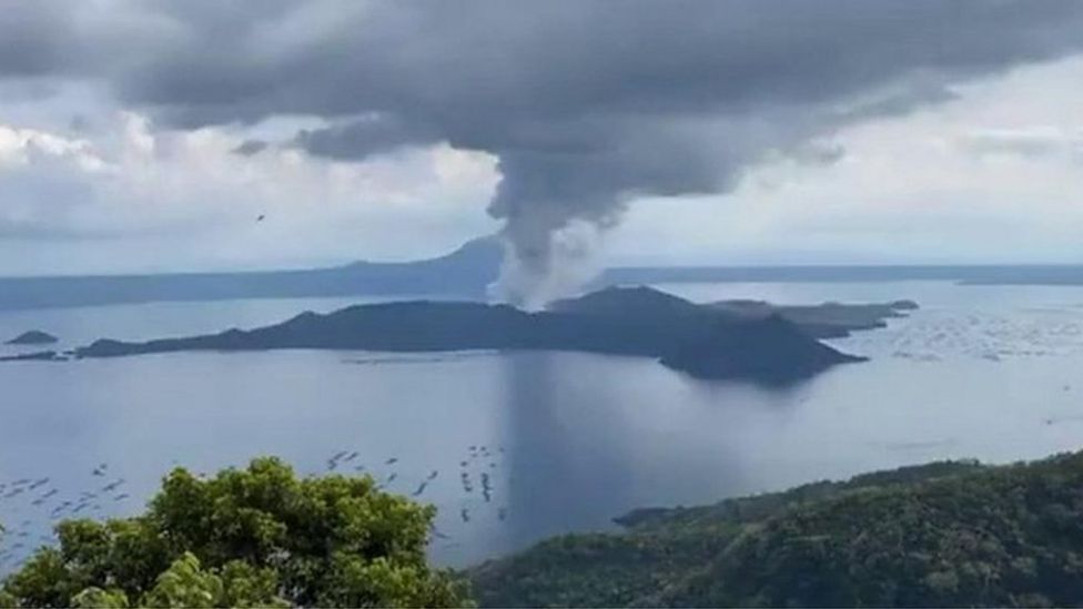 Typhoon Noru hits the Philippines leaving homes flooded - BBC Newsround