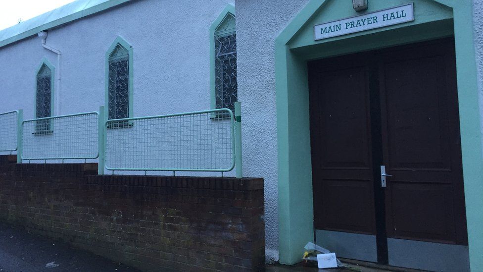 'Vile' bacon sandwich attack on Bristol mosque condemned BBC News