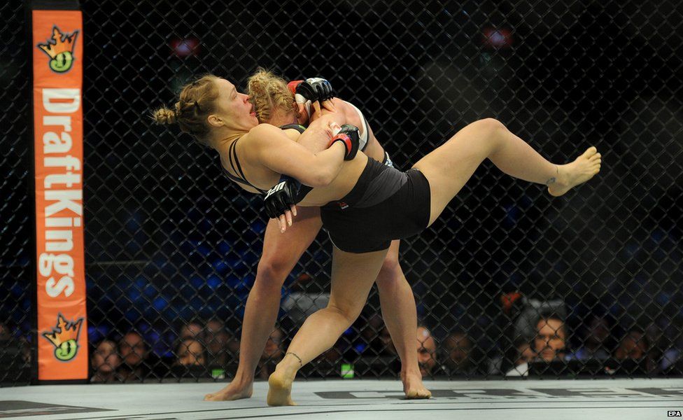 Ronda Rousey is knocked out by Holly Holm in UFC title fight - Los