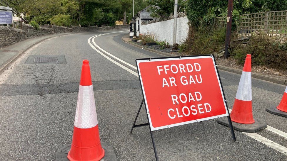 Llanbedr Dyffryn Clwyd Dyn, 89, wedi marw ar ôl gwrthdrawiad BBC