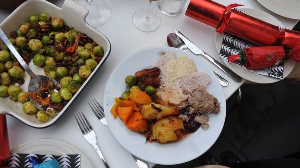 Lemn Sissay arranges Christmas dinner for care leavers BBC News