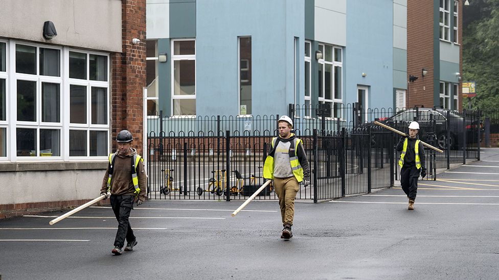 Builders at Abbey Lane Primary School, Sheffield