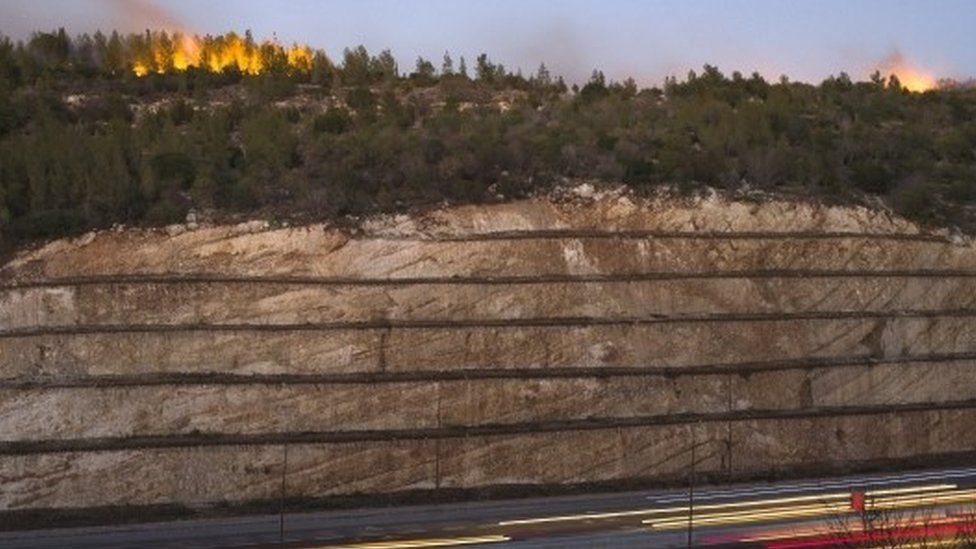 In Pictures: Israel Wildfires Force Evacuations In Haifa - BBC News