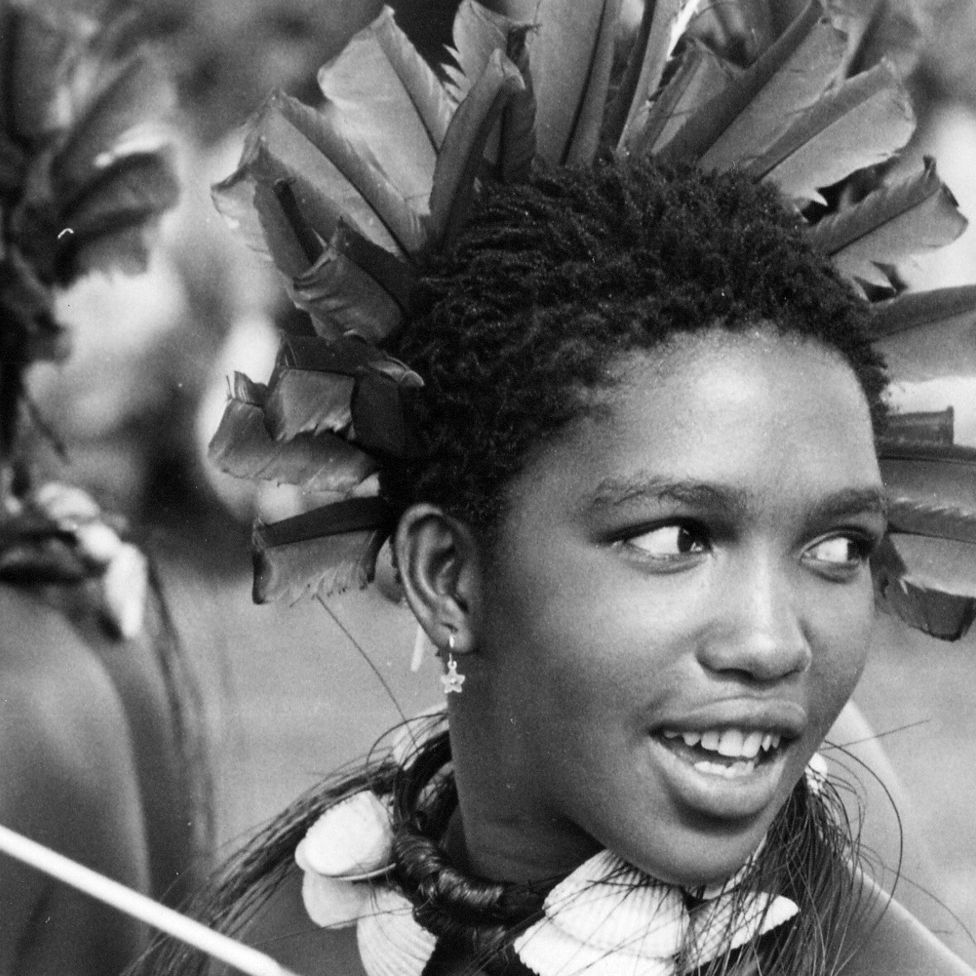 Королева Мантфомби МаДламини Зулу изображена примерно в 1973 году, когда она была принцессой Свазиленда, теперь известной как Эсватини