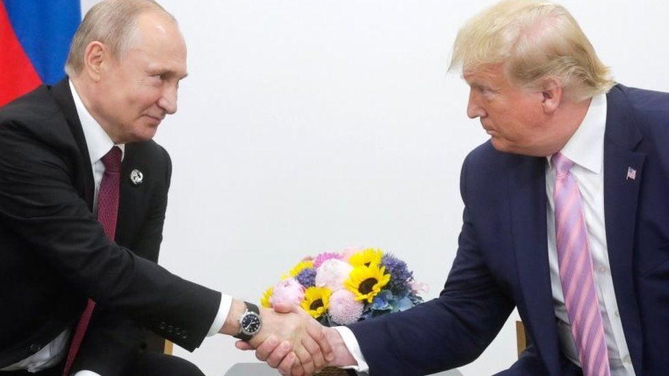 Russian President Vladimir Putin (left) and US President Donald Trump meet on the sidelines of the G20 summit in Osaka, Japan. Photo: 28 June 2019