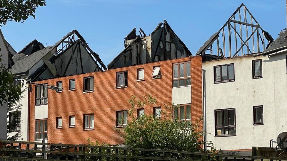 Basingstoke Fire damages building in Oakridge Road BBC News