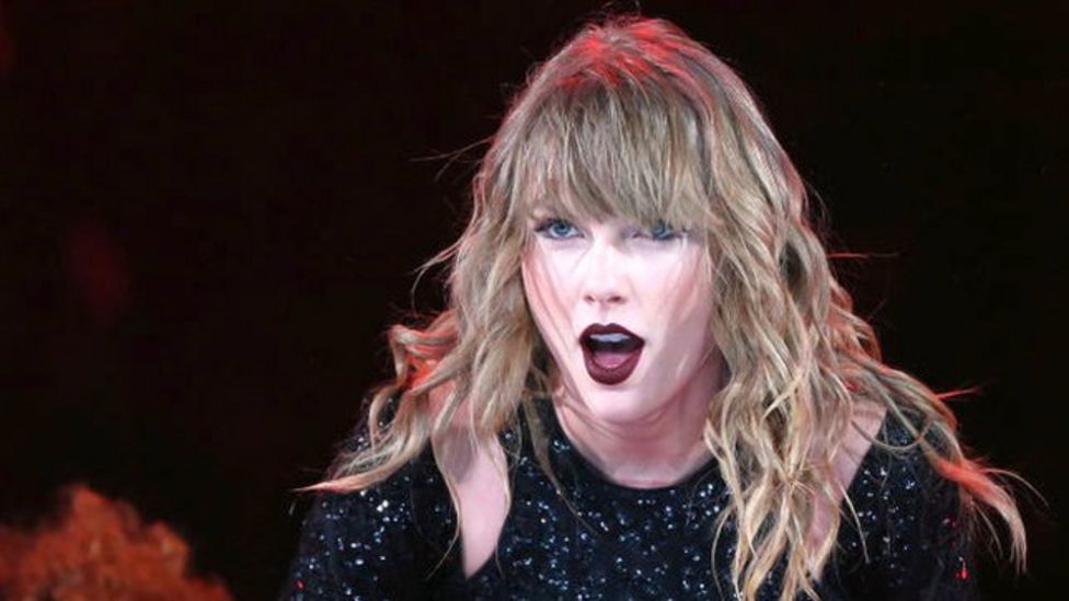 Taylor Swift's T-shirt typo is'nt a total disaster - BBC News