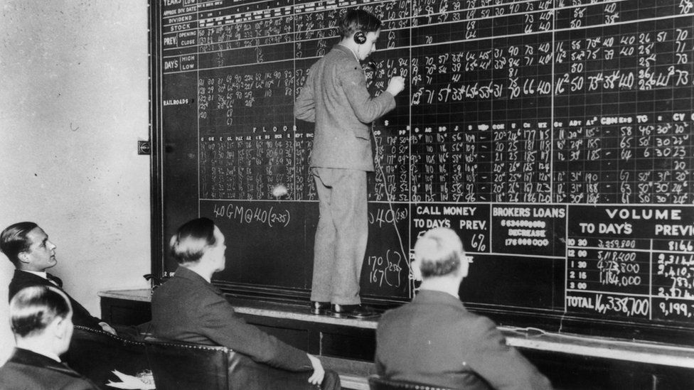31st October 1929: In a London club run by St Phalle Ltd, members watch fluctuations in the New York stock market during the Wall Street crash