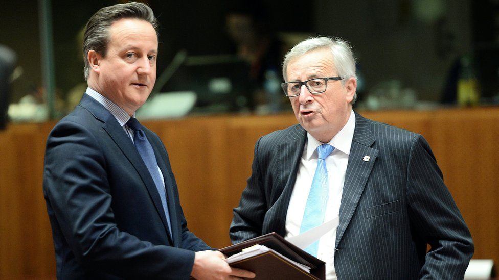 David Cameron (L) with European Commission President Jean-Claude Juncker in Brussels, 17 Mar 16