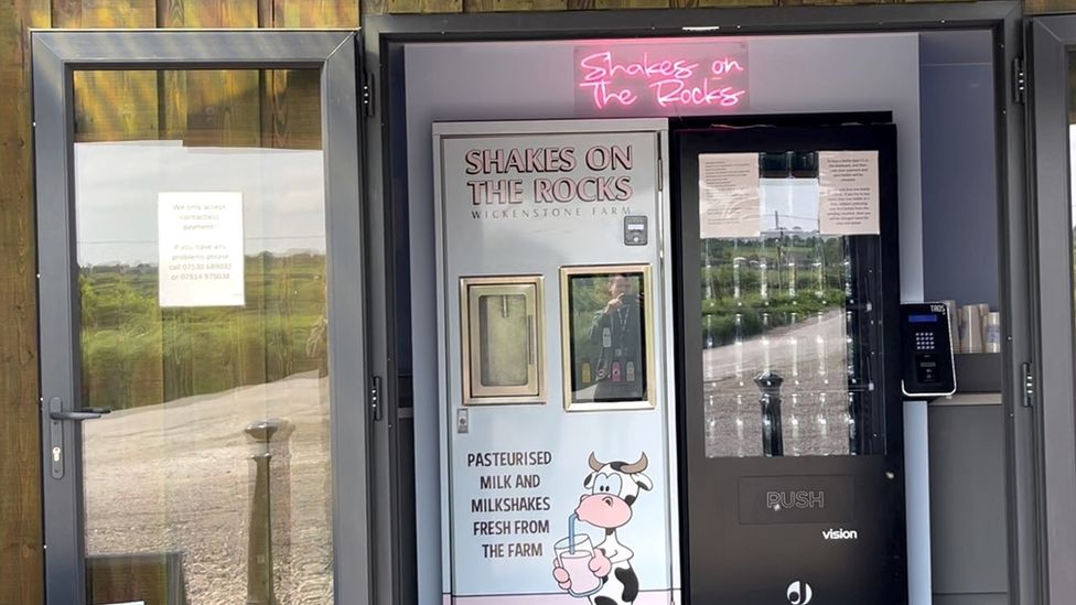 Milk shake vending machine