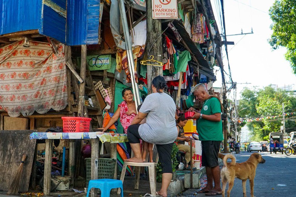Two women talking in a Manila neighbourhood