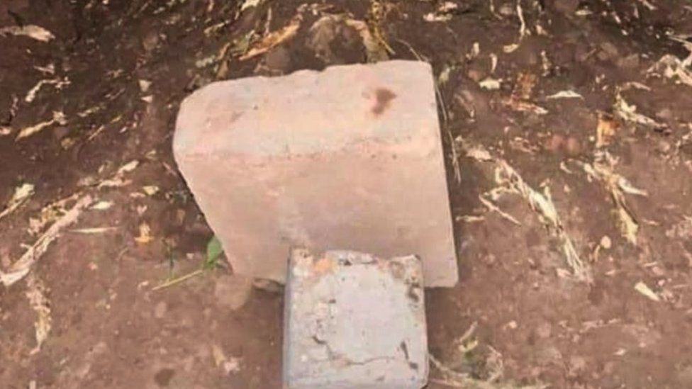 Импровизированный надгробный камень