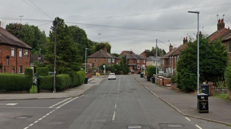 Carlton: Second arrest after man seriously injured in stabbing - BBC News