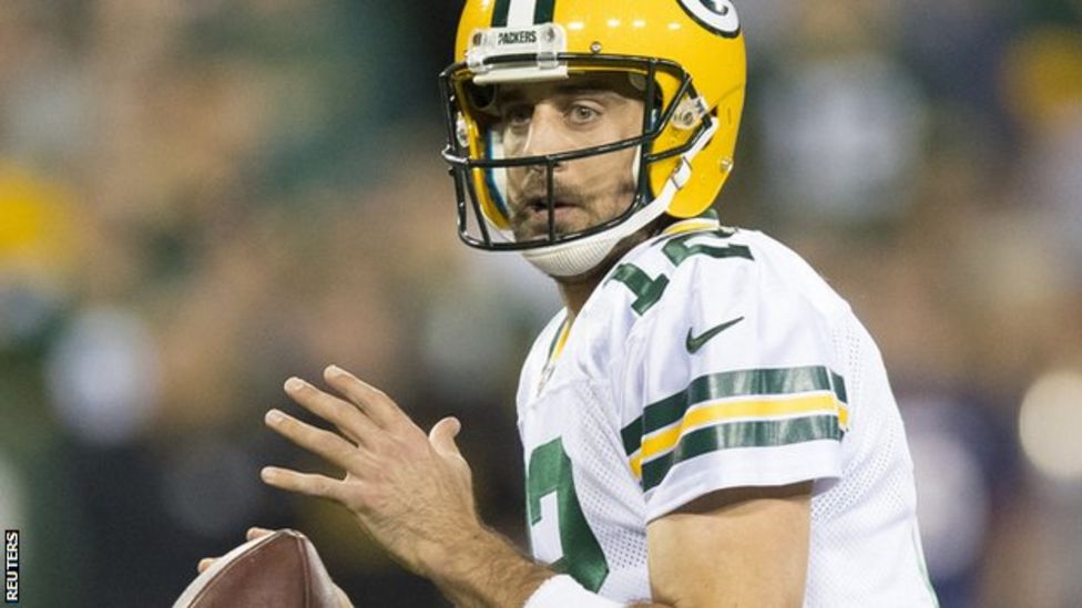 Green Bay Packers: Aaron Rodgers Suffers Broken Collarbone - BBC Sport