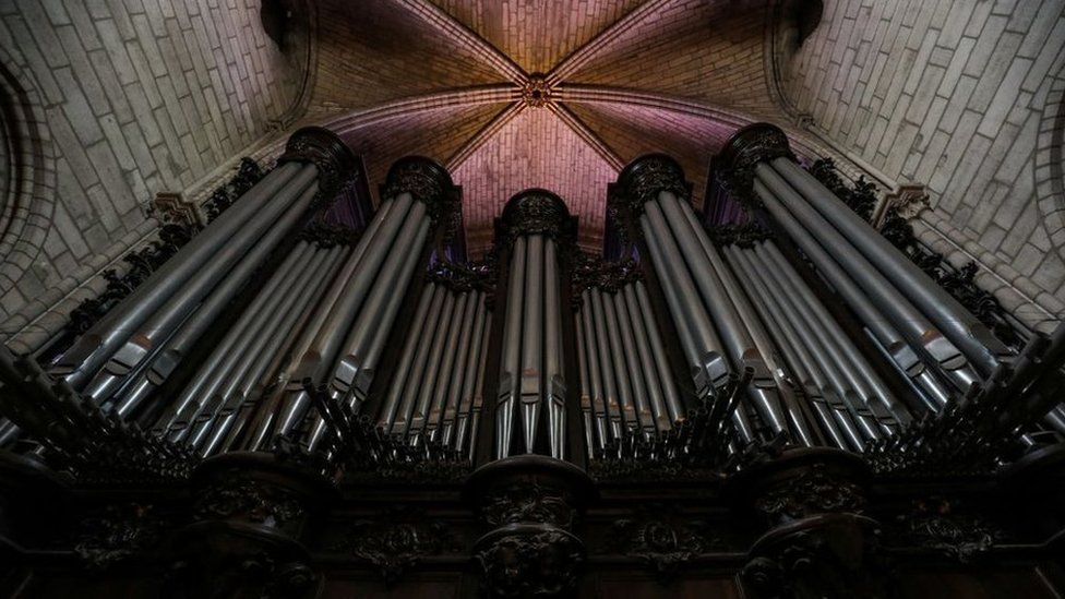 Notre Dame se salvó por 30 minutos": lo que se sabe del devastador incendio  que causó graves daños a la catedral de París - BBC News Mundo