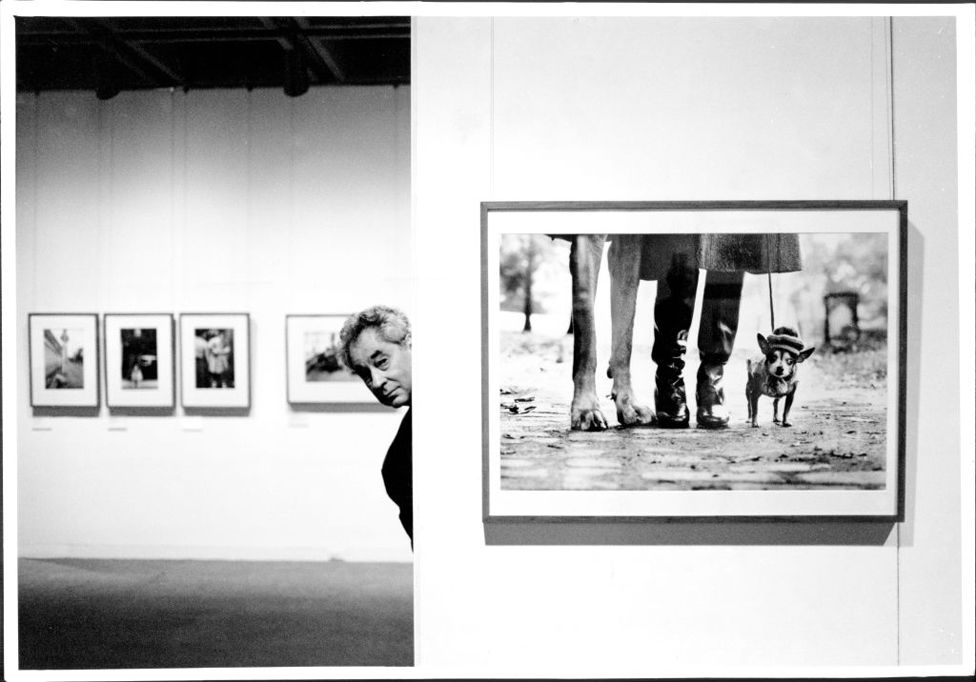 Photojournalist Elliot Erwitt with his most famous image of dogs for his exhibition titled "To The Dogs". 1994