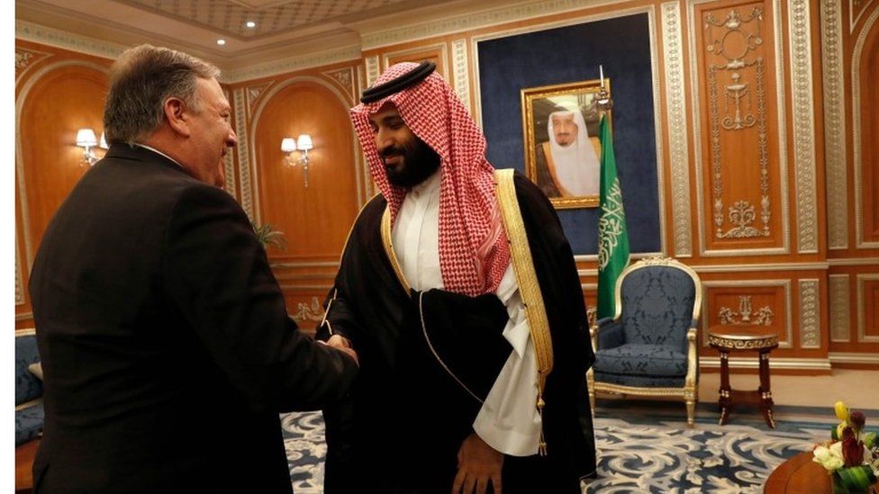 Saudi Crown Prince Mohammed Bin Salman (R) with US Secretary of State Mike Pompeo in Riyadh, 16 October 2018