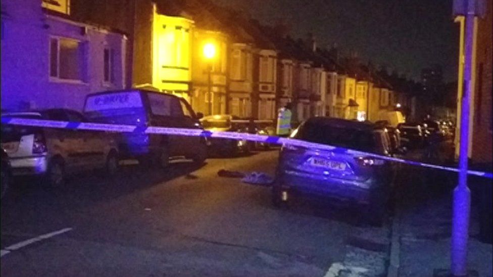 Bristol stabbing: Boy, 14, arrested over death of teenager - BBC News