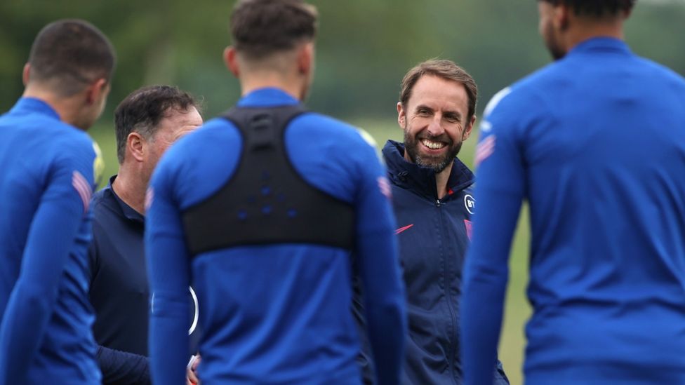 Basildon football fan covers house in 64 England flags - BBC News