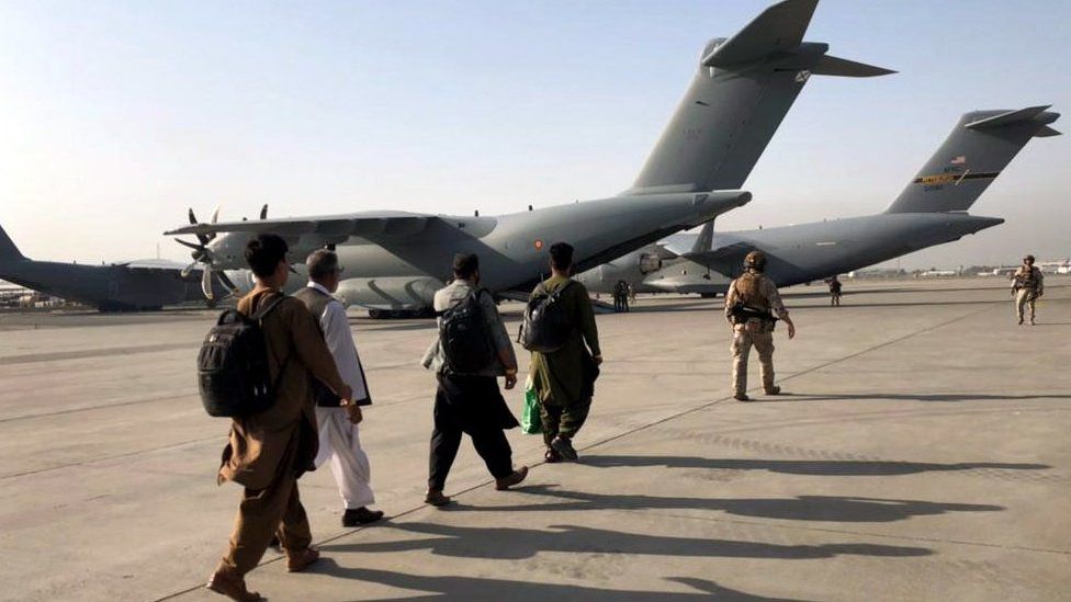 Afghanistan: Person on no-fly list flown to UK during Kabul evacuation - BBC News