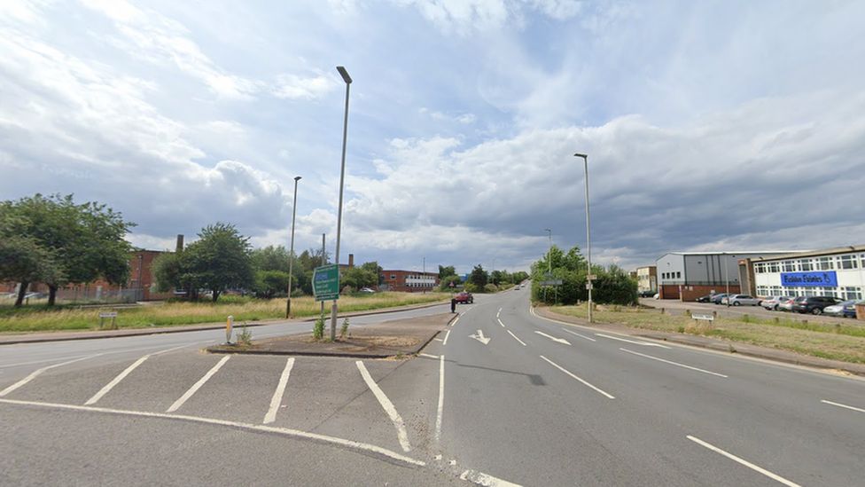 Leicester: Police Officers Taken To Hospital After Taxi Crash - Bbc News