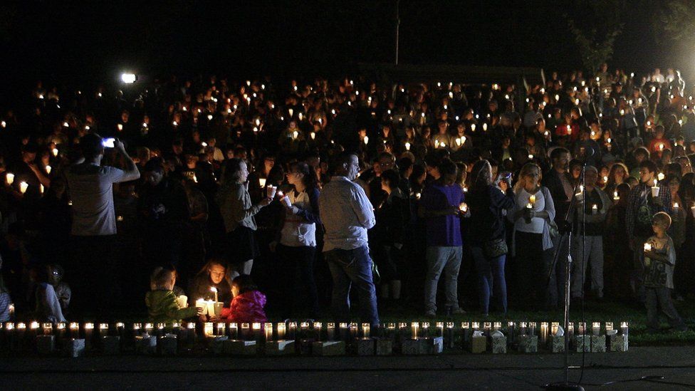 Candlelight vigil for victims of the Roseburg shooting on 1 October 2015