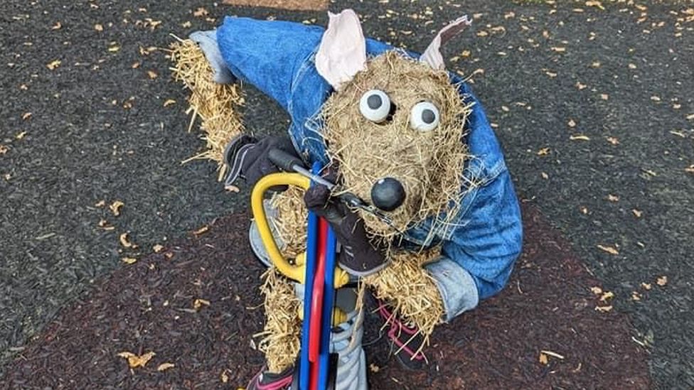 Stolen Droxford mouse scarecrow found in Medstead playground 16 miles away BBC News