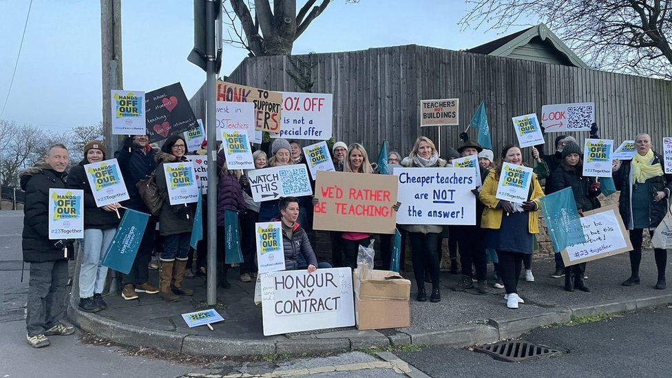 School staff strike at Nottingham Girls' High School