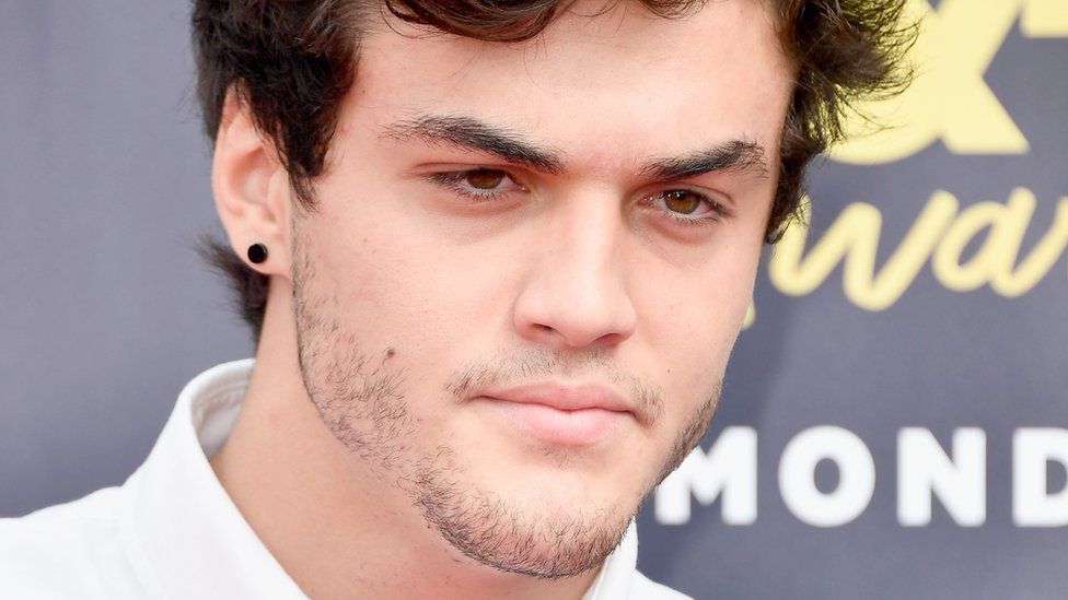 YouTuber Ethan Dolan recovering after motorbike accident - BBC News