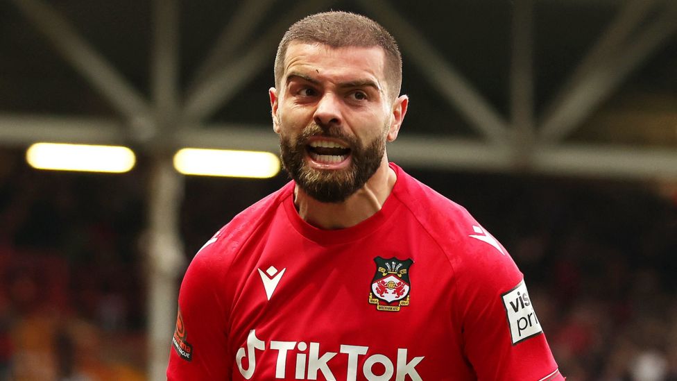 Wrexham City's businesses buzzing ahead of EFL return BBC News