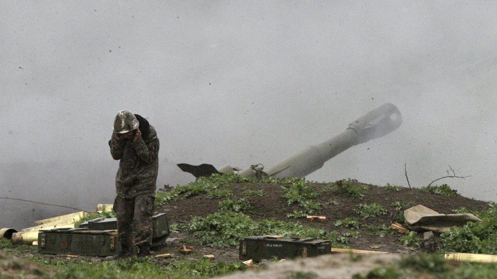 Ethnic Armenian artillery firing shells in Martakert district, 3 Apr 16