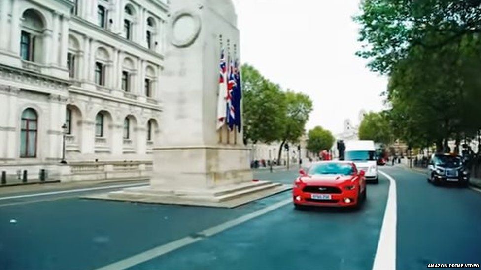 Mustang going past the Cenotaph