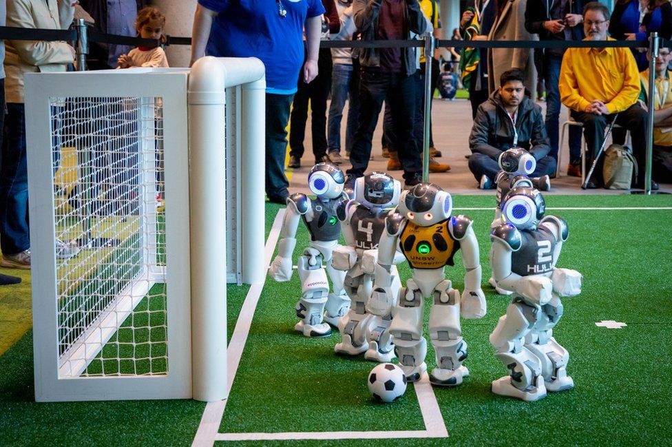 Robots store playing soccer