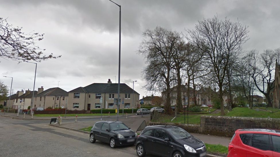 Car crashes after police pursuit in east end of Glasgow BBC News