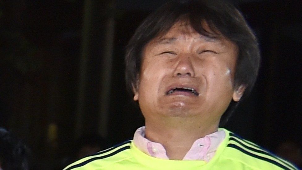 Fans of Japanese novelist Haruki Murakami react when the Swedish Academy awarded the Nobel prize for literature to US musician Bob Dylan at a shrine in Tokyo on 13 October 2016.