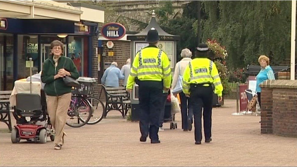 sussex-police-will-lose-public-trust-over-new-pcso-roles-bbc-news