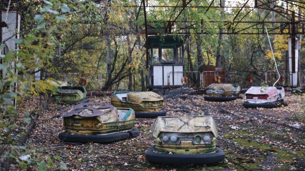 Parco giochi abbandonato a Pripyat, una città vicino alla centrale nucleare di Chernobyl