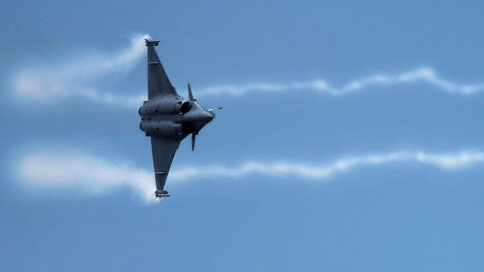 A Dassault Aviation Rafale fighter aircraft performs its flying display during the International Paris Air Show in Le Bourget, north of Paris, on June 20, 2017