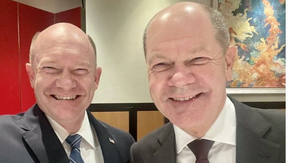 US Senator Coons and German Chancellor Schulz pose together for a selfie