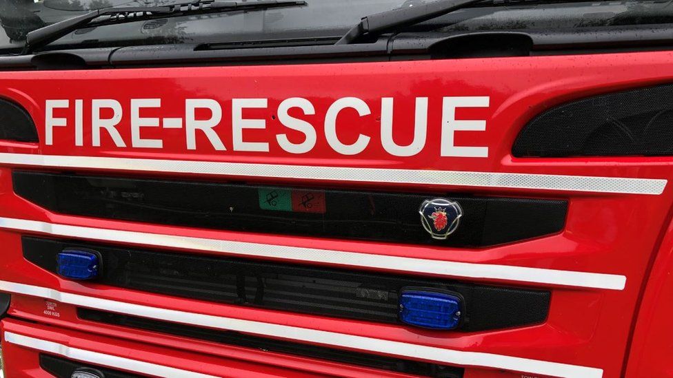 Hereford and Worcester Fire Service to boost medical training - BBC News