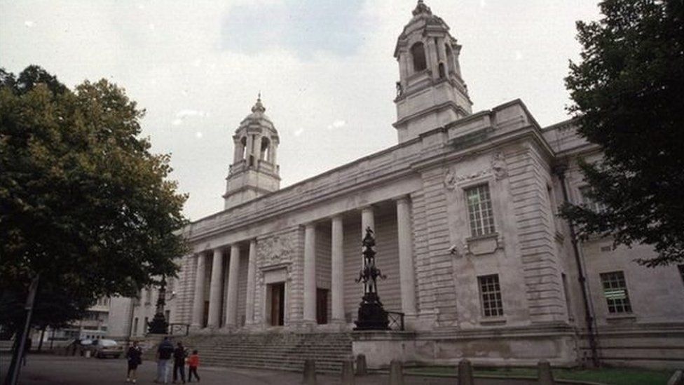 Llys y Goron Caerdydd