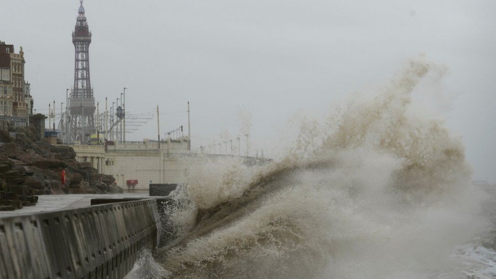 Northern England warned of heavy rain and flooding - BBC News