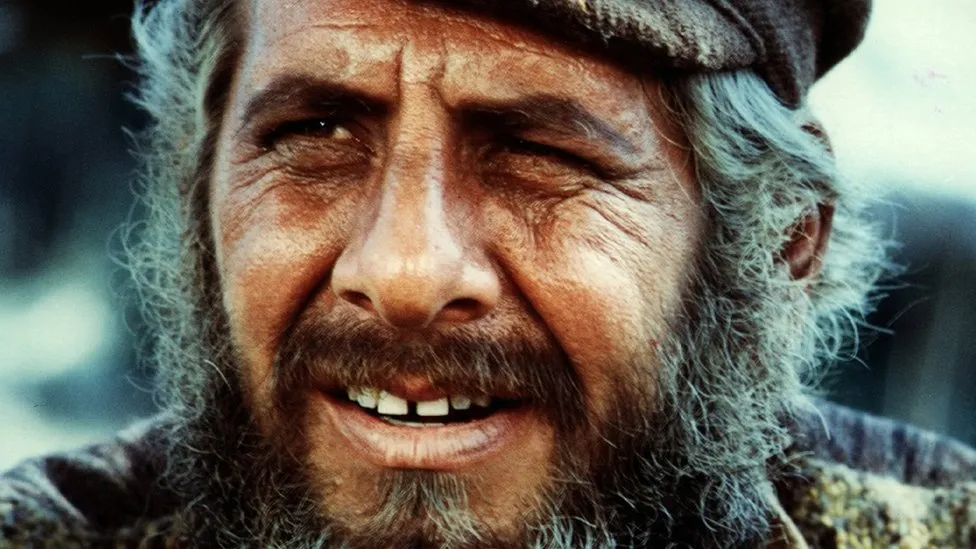 Chaim Topol: Fiddler on the Roof star dies aged 87