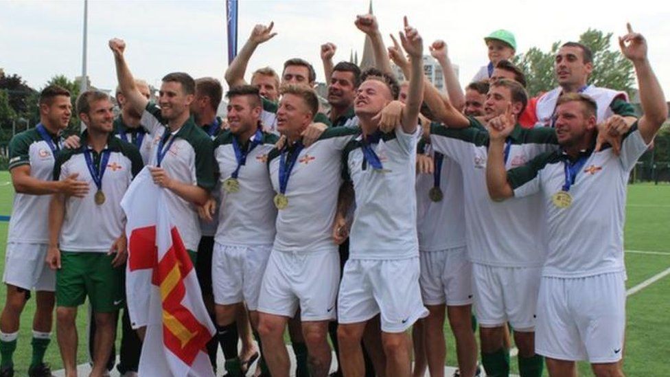 Bhuanaich Guernsey am farpais ball-coise aig Geamannan Jersey ann an 2015