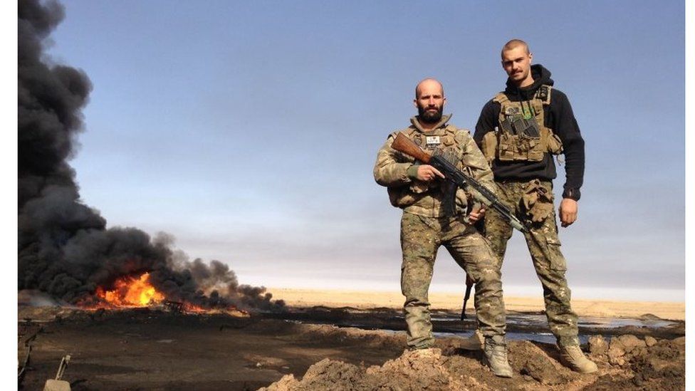 Oliver Hall and another YPG fighter