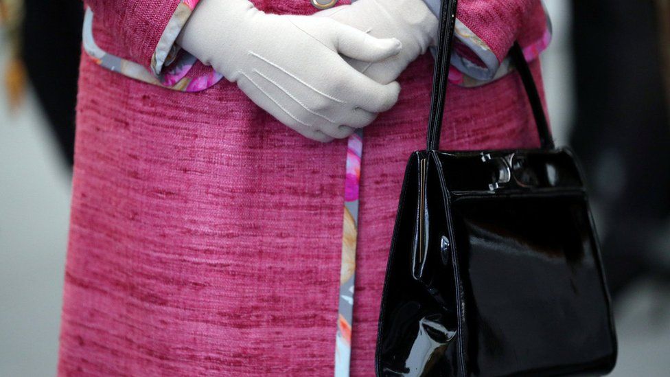 Royal fashion: Queen Elizabeth's black Launer handbag holds 52 years of  secrets