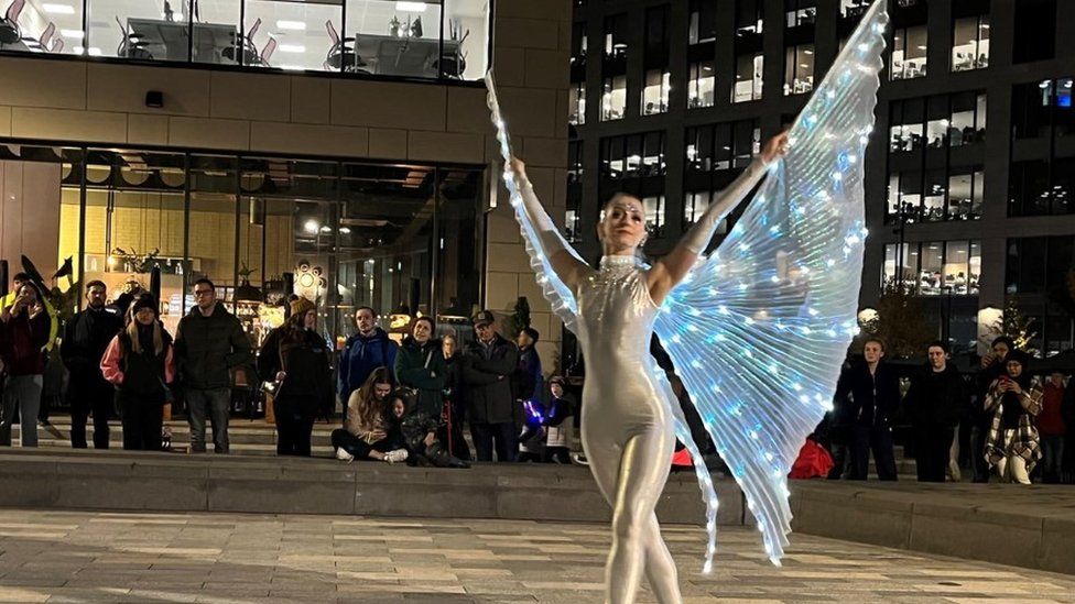 Leeds Light Night City lit up in 'playful' light spectacle BBC News