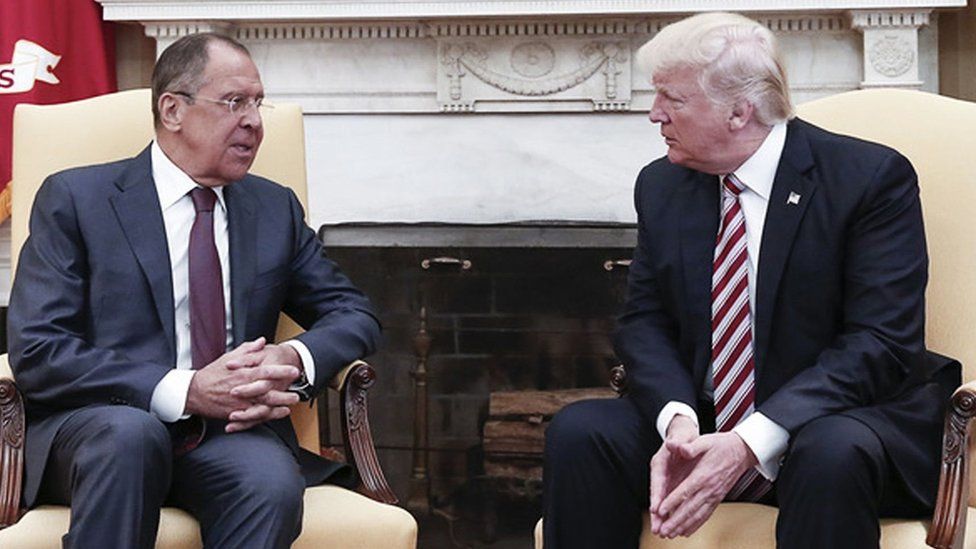 Mr Lavrov and Mr Trump talk in the Oval Office