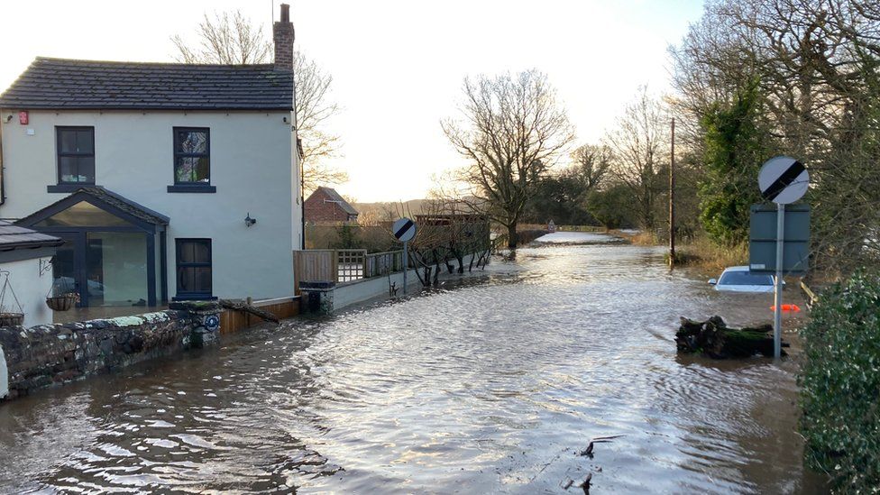 Homes flooded in Warwick Bridge